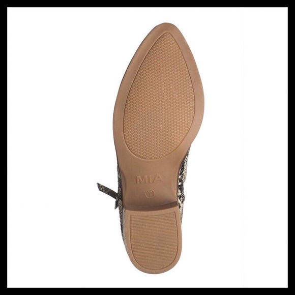 MIA Audin Snakeskin Print Ankle Bootie - Picture 11 of 11